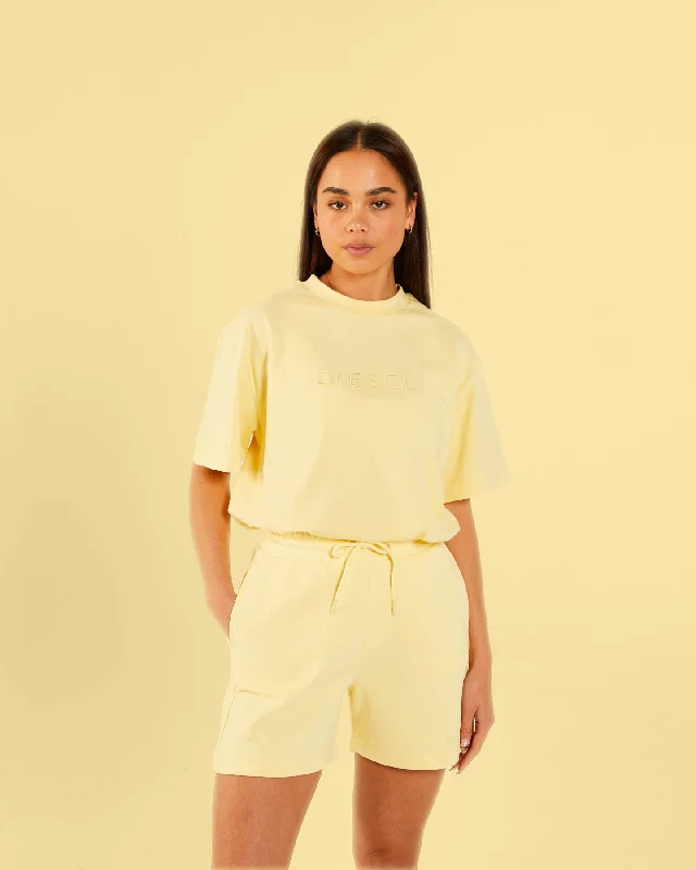 Chic Women's Outfit Arlene Tee Soft Yellow