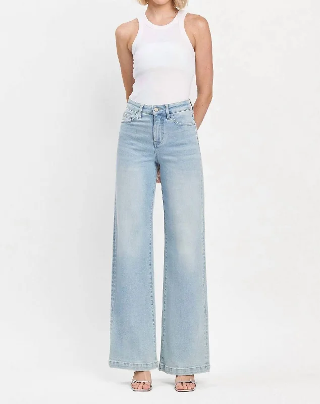 Clothing Woman Optimistic Wide Leg Jeans In Light Wash Denim