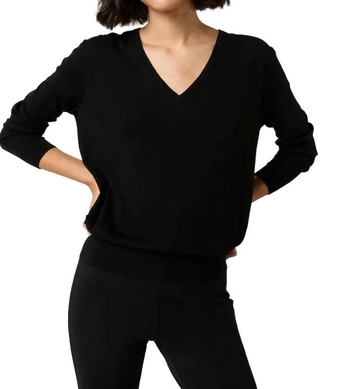 Women's Online Boutique Kate V-Neck Sweater In Black Escorial Wool